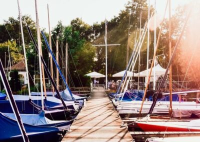 Yachthafen mit Segelbooten als besondere Eventlocation für Catering und Feiern in Hannover