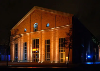 Beleuchtete Eventlocation bei Nacht für Veranstaltungen mit Chief’s Catering in Hannover